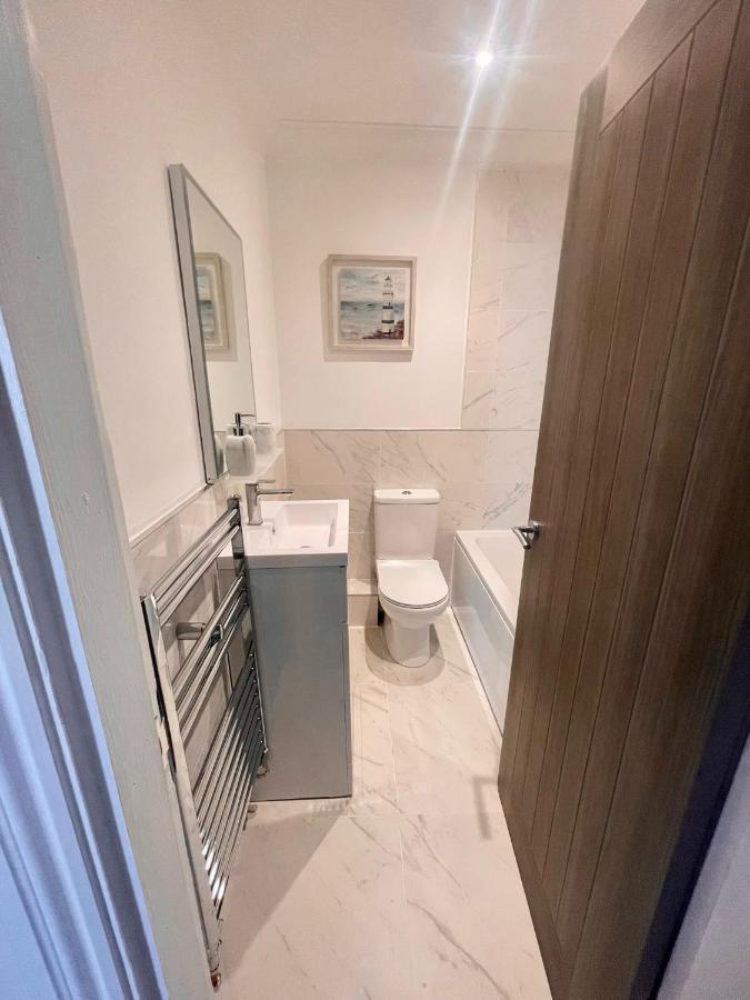 Exquisite Apartment, Stone Throw From The Beach Bournemouth Exterior foto