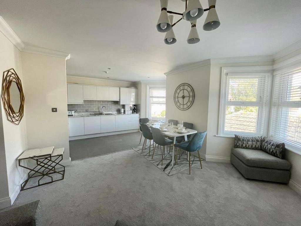 Exquisite Apartment, Stone Throw From The Beach Bournemouth Exterior foto